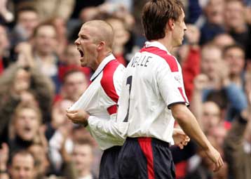 Η Αγγλία νίκησε 2-0 την Ουαλία, τραυματίστηκε ο Μπέκαμ-Η Τσεχία 1-0 τη Ρουμανία