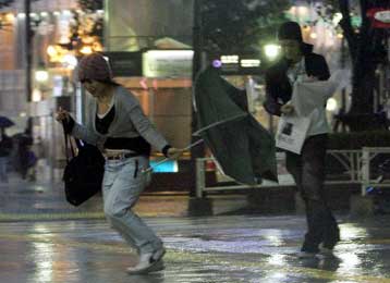 Δύο νεκροί από τον ισχυρότερο τυφώνα της τελευταίας δεκαετίας στην ανατολική Ιαπωνία