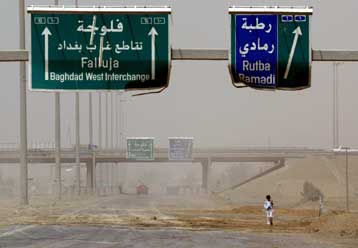 Μπαράζ εκρήξεων στο Ιράκ με 24 νεκρούς – Αιφνιδιαστική επίσκεψη Ραμσφελντ