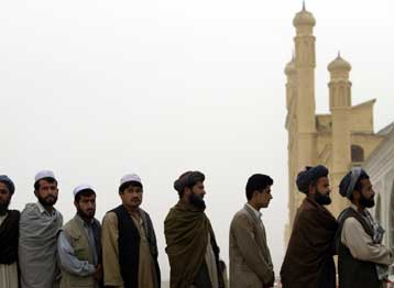 Ικανοποιημένοι οι ξένοι παρατηρητές από την εκλογική διαδικασία στο Αφγανιστάν