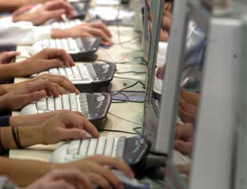 Σύνδεση στο Internet θα έχει το 35% των Ελλήνων ως το τέλος του 2004