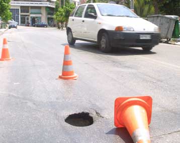 Υψηλές αποζημιώσεις στους πολίτες για τις κακοτεχνίες στους δρόμους