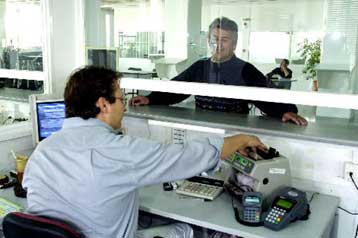 Διπλός φόρος για τα κέρδη των μικρομεσαίων επιχειρήσεων από το 2005