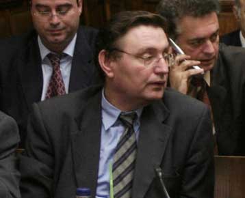 Υπό εξέταση το θέμα της μετεγγραφής του βουλευτή Στ.Κουτμερίδη, λέει το ΠΑΣΟΚ