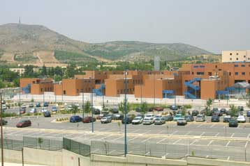 Σε χρονοβόρες διαδικασίες αποδίδει η κυβέρνηση τα προβλήματα στο νοσοκομείο Χαϊδαρίου