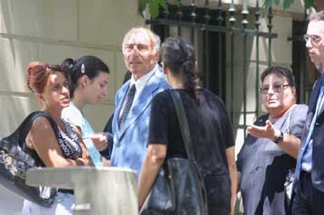 Συγκέντρωση διαμαρτυρίας συγγενών θυμάτων της «Ρικομέξ» στο υπουργείο Δικαιοσύνης