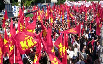 Με κλιμάκωση της αντιπολιτευτικής τακτικής απαντά το ΚΚΕ στα περί διαπλοκής