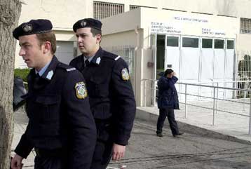 Ελλείψεις της ΕΛ.ΑΣ. σε θέματα σεβασμού των πολιτών διαπιστώνει ο Συνήγορος του Πολίτη