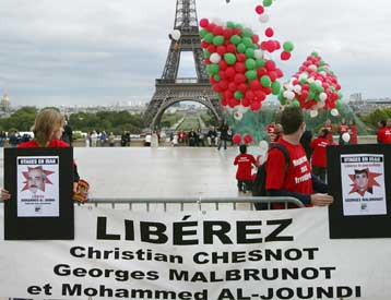 Νέες προσπάθειες για την απελευθέρωση των Γάλλων ομήρων ανακοίνωσε το Παρίσι
