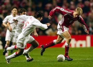 Ευνοϊκή ισοπαλία 1-1 της Δανίας με την Τουρκία, νίκες για Αλβανία, Ουκρανία