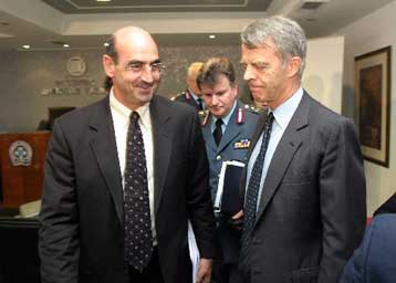 Νέος διοικητής της ΕΥΠ αναλαμβάνει ο πρέσβης Γιάννης Κοραντής