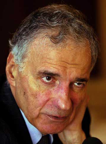 To αουτσάιντερ που στέκεται εμπόδιο στους Δημοκρατικούς