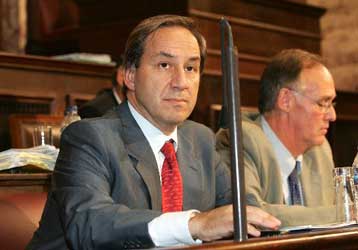 Διαξιφισμοί στη Βουλή για το ρεαλισμό των στόχων του νέου προϋπολογισμού