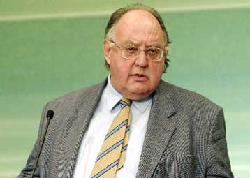 Η απαλλαγή από τις παροχές κίνητρο της κυβέρνησης για την απογραφή, καταγγέλλει το ΠΑΣΟΚ