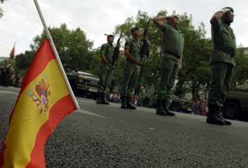 Δίχασε την ισπανική κοινωνία η φετινή παρέλαση για την «Ημέρα του Κολόμβου»