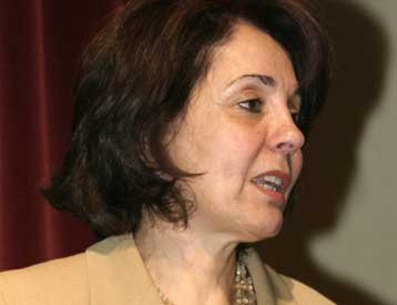 Να δώσει τα στοιχεία για τις μετεγγραφές ζητά από την υπουργό Παιδείας το ΠΑΣΟΚ