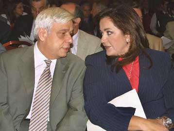 Πόρους από την κυβέρνηση για να μονιμοποιήσουν τους συμβασιούχους ζητούν οι δήμοι