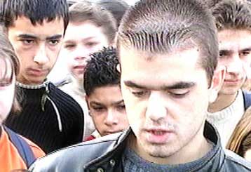 Κατάληψη σε γυμνάσιο της Πάτρας για να μην κρατήσει Αλβανή αριστούχος τη σημαία