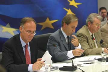 Παράταση για τη μείωση του ελλείμματος ζητά η κυβέρνηση από την ΕΕ