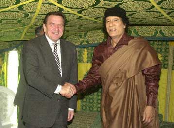 Πρόσκληση στον Καντάφι από τον Σρέντερ να μεταβεί στη Γερμανία