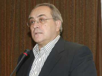 Εκκρεμές το αίτημα για ισχυρή και αυτόνομη Αυτοδιοίκηση, τονίζει ο Ν.Κωνσταντόπουλος