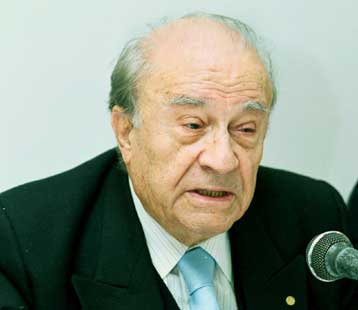 Απεβίωσε ο πρώην υπερνομάρχης Θεόδωρος Κατριβάνος