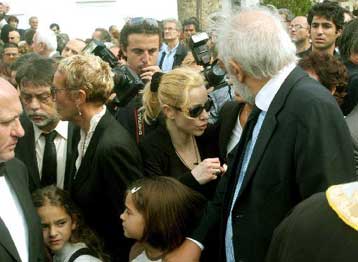 Αντίο στον Βλάσση Μπονάτσο από συγγενείς και φίλους στο Α Νεκροταφείο