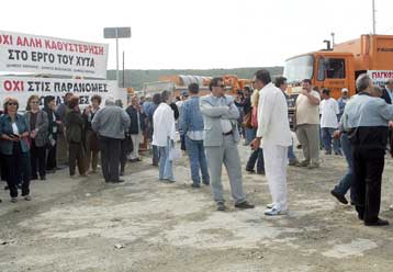 Στον αποκλεισμό της χωματερής Ταγαράδων προχώρησαν οι κάτοικοι της Θεσσαλονίκης