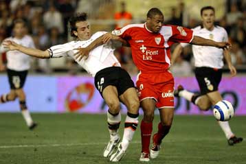 Η Σεβίλη 2-1 τη Βαλένθια και την έπιασε στη 2η θέση, πιο άνετα στο ρετιρέ η «Μπάρτσα»