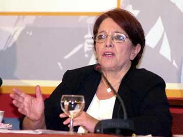 Δεν αποκαλύπτει αν θα είναι και πάλι υποψήφια για την ηγεσία του ΚΚΕ η Αλ.Παπαρήγα