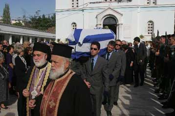 Ο πολιτικός κόσμος αποχαιρέτησε τον Θεόδωρο Κατριβάνο στο Α Νεκτροταφείο Αθηνών