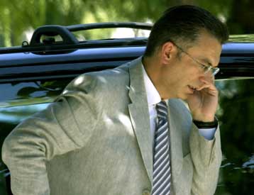 Κυβέρνηση και ΠΑΣΟΚ διαψεύδουν μυστικές διαβουλεύσεις για το πρόσωπο του Προέδρου