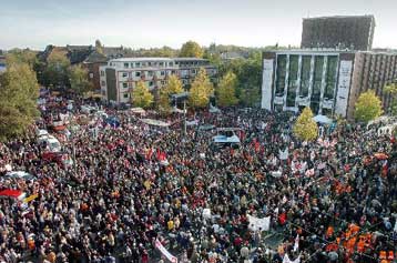 Μαζικές διαδηλώσεις στη Γερμανία κατά των απολύσεων στην Opel