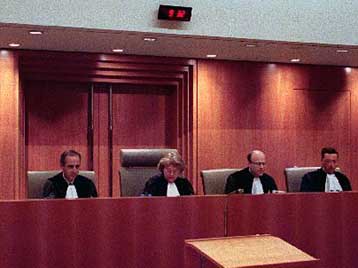 Στο Ευρωπαϊκό Δικαστήριο η Ελλάδα για μη εφορμογή οδηγίας για το ξέπλυμα χρήματος