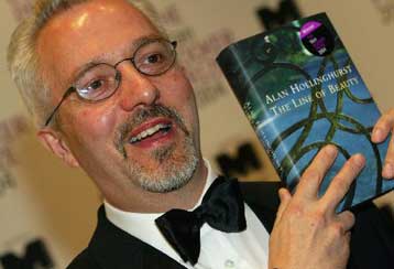 Ο Βρετανός Αλαν Χόλινγκχερστ νικητής του Βραβείου Μπούκερ για το 2004
