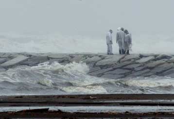 Δώδεκα νεκρούς και υλικές καταστροφές άφησε πίσω του ο τυφώνας «Τοκάτζε» στην Ιαπωνία