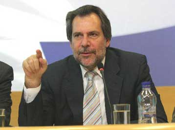 Δώδεκα προτάσεις από το ΠΑΣΟΚ για τη μείωση των επιπτώσεων του πετρελαϊκού «ράλι»