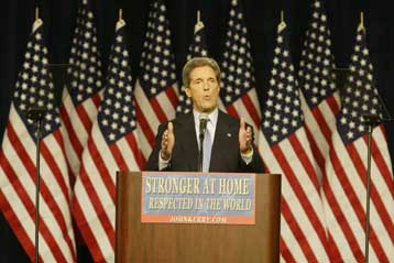 Κλιμακώνουν τις επιθέσεις τους Μπους και Κέρι, ενώ πλησιάζει η 2α Νοεμβρίου