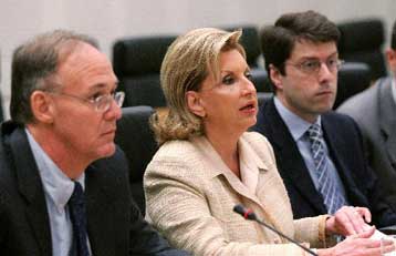 Ξεκίνησε η διανομή του κινητού Ολυμπιακού εξοπλισμού στο δημόσιο τομέα