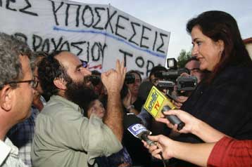 Αποδοκιμασίες για πολιτικούς και δημάρχους στο συνέδριο της ΚΕΔΚΕ στην Κρήτη