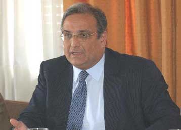 Ρίχνουν τους τόνους τα σούπερ μάρκετ στην αντιπαράθεση με το υπουργείο Ανάπτυξης