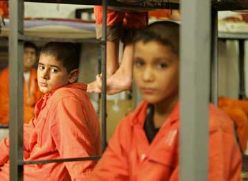 Απαλλάχθηκαν των καθηκόντων τους οι τρεις από τους έξι δικαστές του Γκουαντάναμο