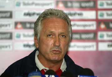 Εισακούσθη η επιθυμία της κερκίδας, παρελθόν ο Πέτσε από τον πάγκο του Πανιωνίου