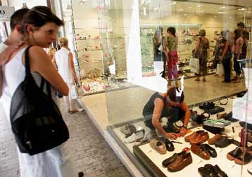 Σε χειμερινό ωράριο από 1η Νοεμβρίου τα καταστήματα της Αττικής