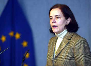 Διευκρινίσεις για τα περί… θανάτου του Φιντέλ Κάστρο έδωσε η Ισπανίδα επίτροπος