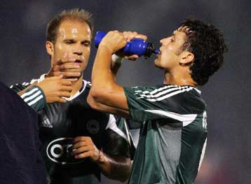 Πονάνε Μπασινάς και Γκονσάλες, «πονοκεφαλιάζει» ο Σκάζνι εν όψει Κέρκυρας