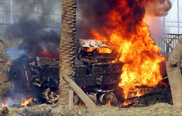 Δώδεκα Ιρακινοί νεκροί σε νέες επιθέσεις αυτοκτονίας στις πόλεις Ραμάντι και Σαμάρα