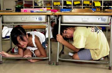 Τέσσερις νεκροί και 400 τραυματίες από ισχυρό σεισμό 6,8 Ρίχτερ στο Τόκιο