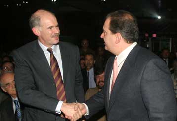 Ανοιχτοί -κατά πληροφορίες- οι δίαυλοι επικοινωνίας κυβέρνησης και ΠΑΣΟΚ