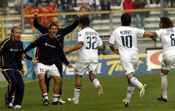 Παρέμεινε δεύτερη, αλλά έχασε έδαφος η Μίλαν μετά το 0-0 στο ντέρμπι με την Ίντερ